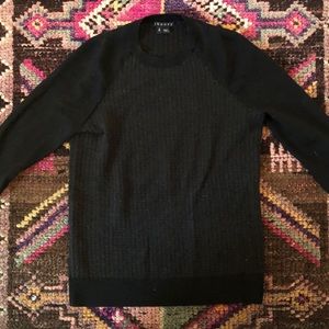 Theory sweater P (fits like an XS)